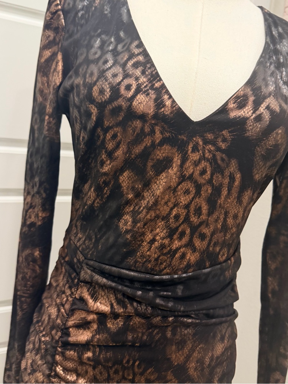 Guess Metallic Leopard Print Long Sleeve V-Neck Ruched Dress - Copper/Black - Picture 4 of 7